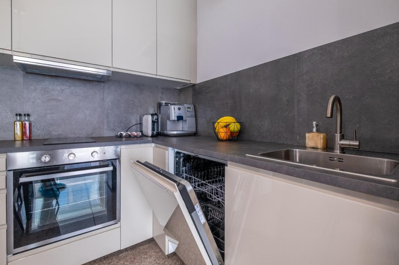 Julie'S Sunny Cozy Apartment With Balcony 소피아 외부 사진