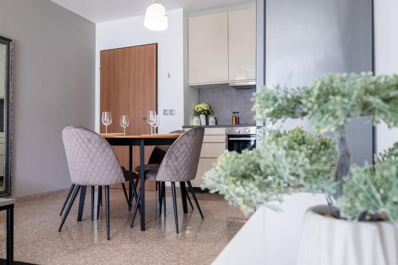 Julie'S Sunny Cozy Apartment With Balcony 소피아 외부 사진