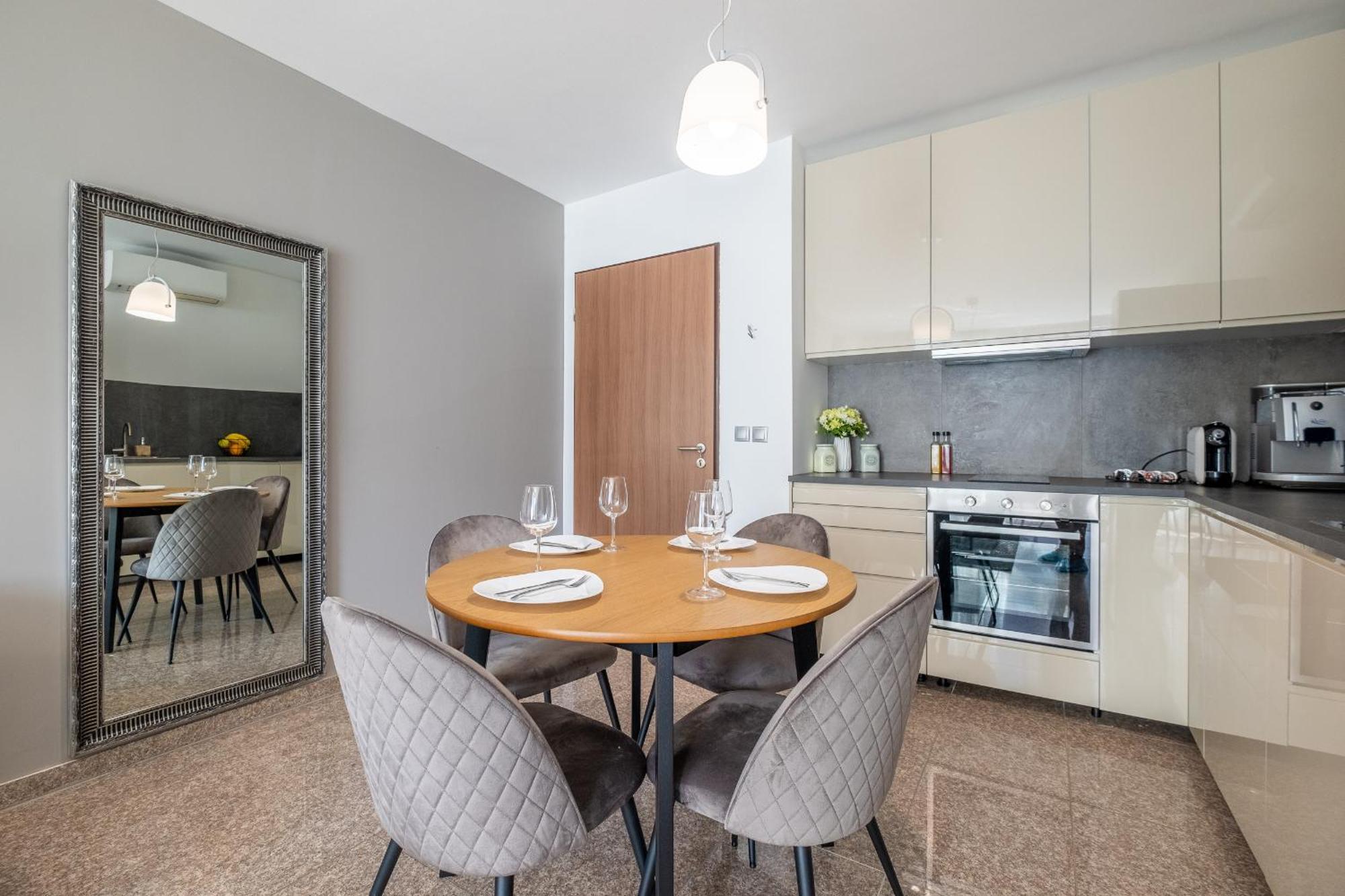 Julie'S Sunny Cozy Apartment With Balcony 소피아 외부 사진